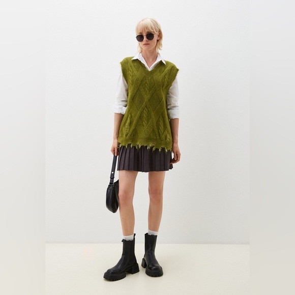 JNBY Green Cable Knit Sweater Vest - Picture 2 of 10